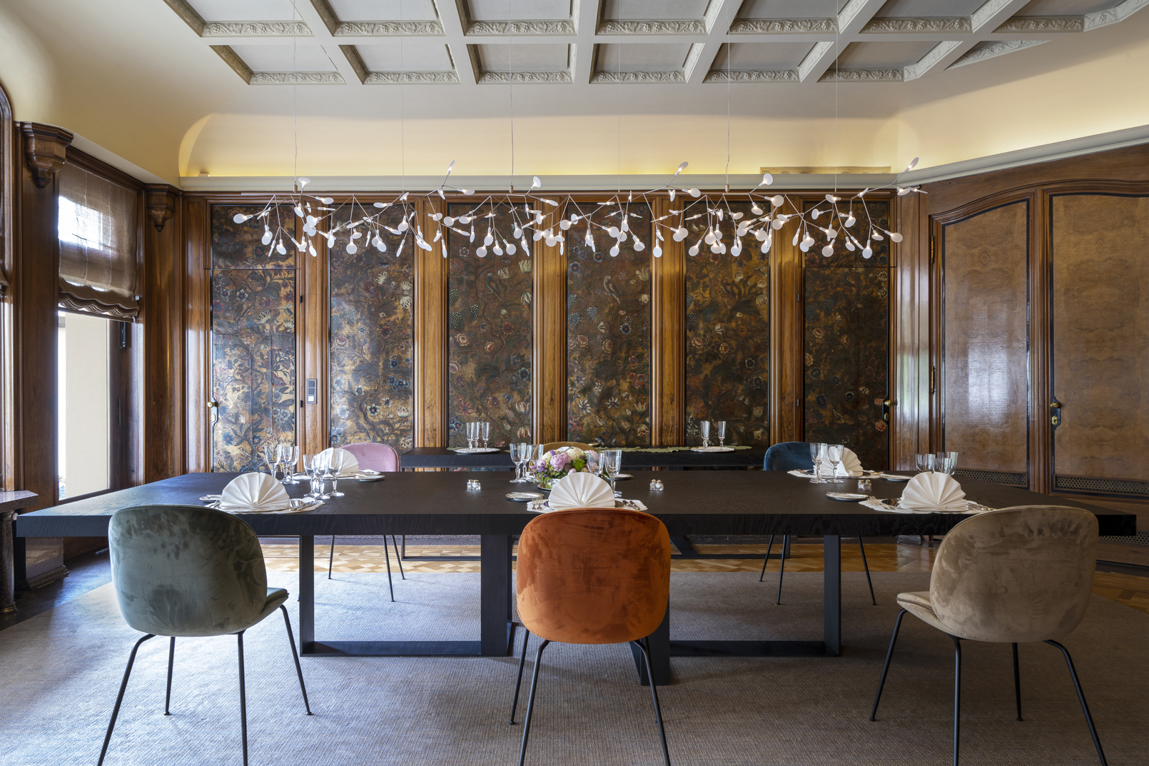 Salle à manger avec les cuirs e Cordoue